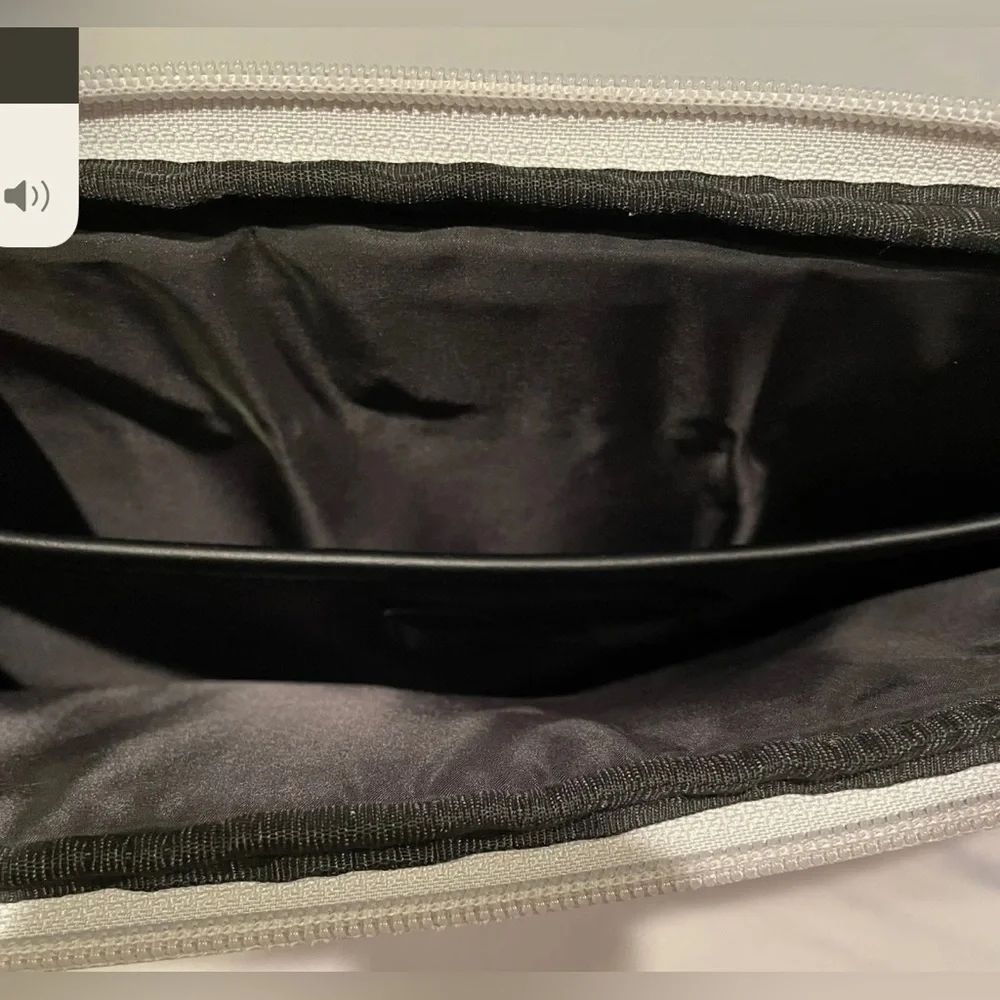EUC Athleta Caraa Laptop bag, silver